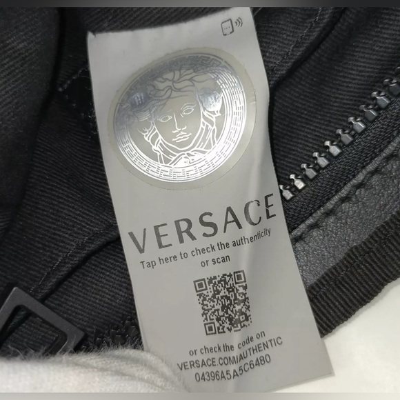 ❌SOLD❌ Versace Medusa Nylon Crossbody Bag - Picture 9 of 9